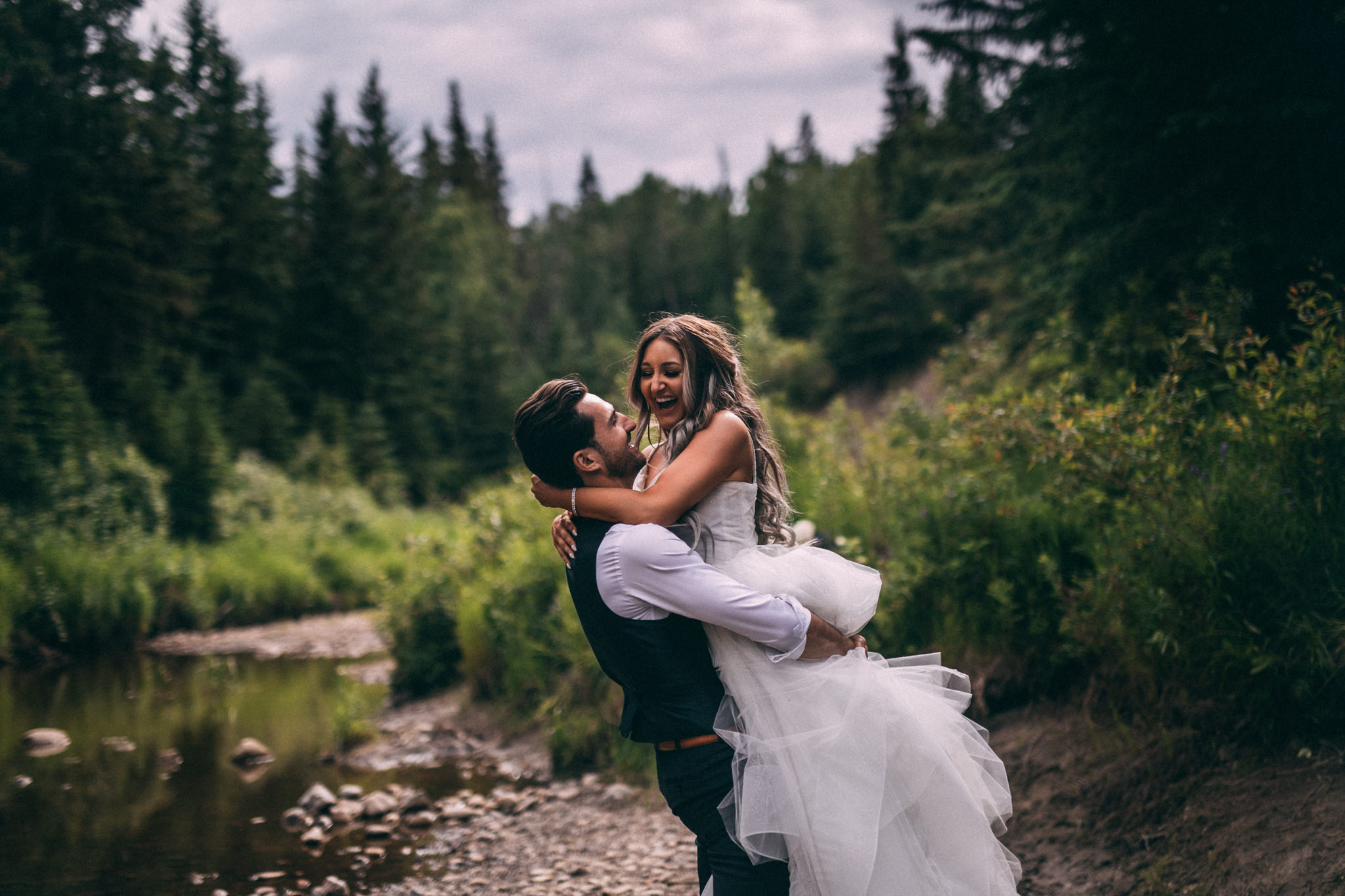 edmonton candid wedding photographer