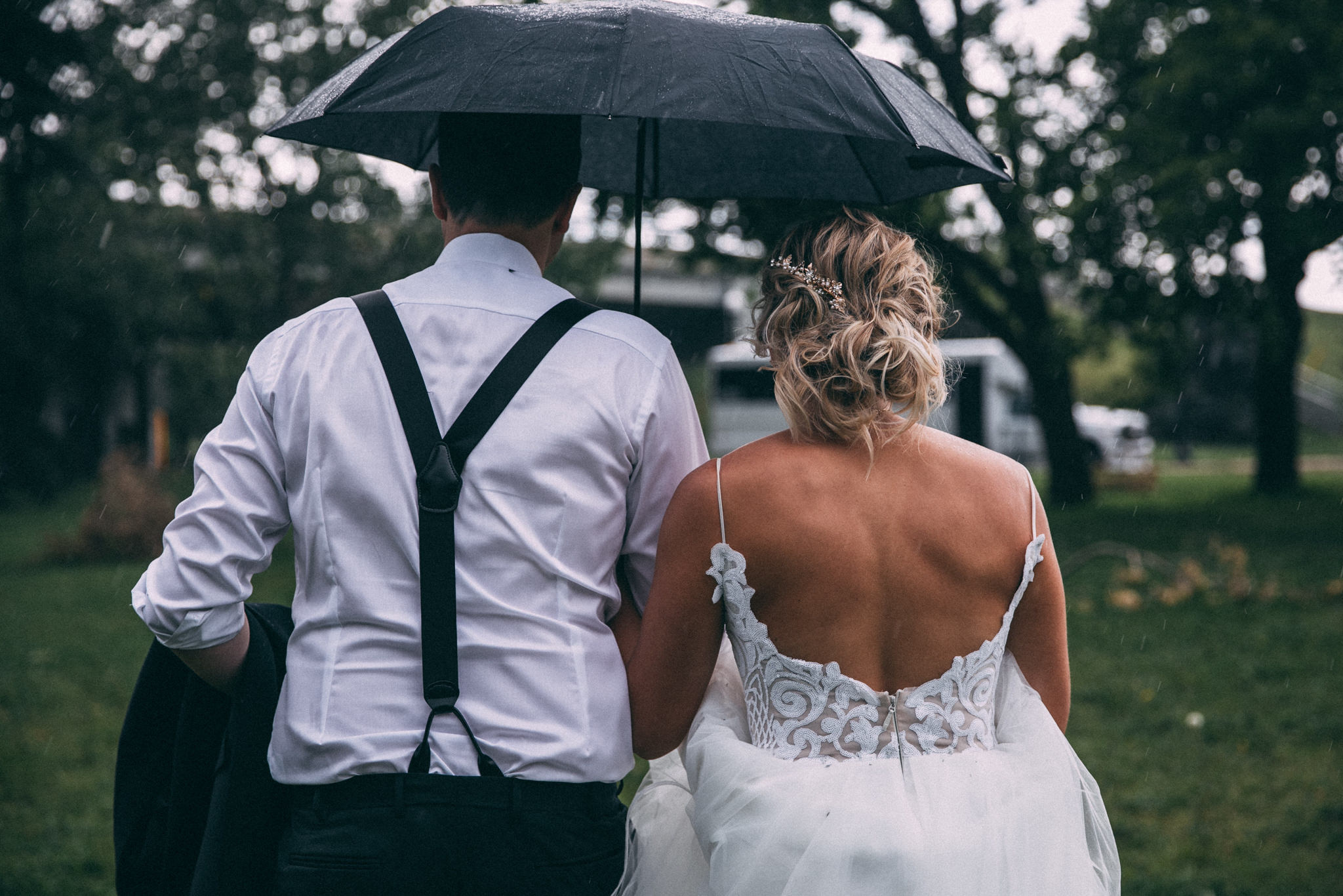 rainy wedding