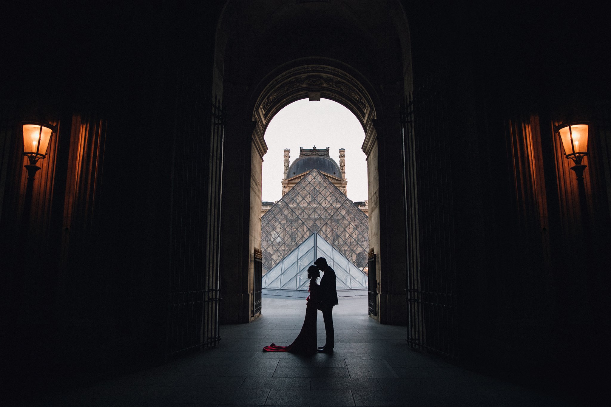 Paris Louvre engagement session