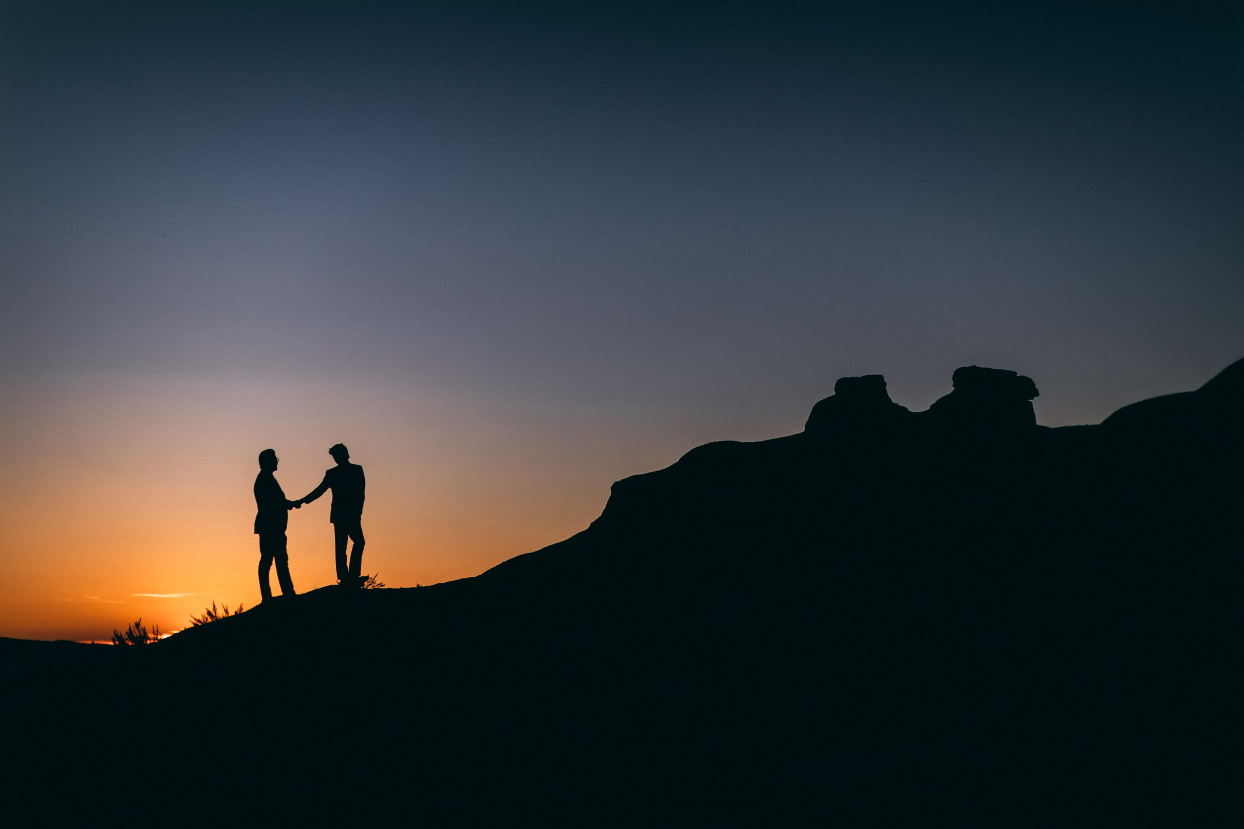 drumheller sunset picnic couples session